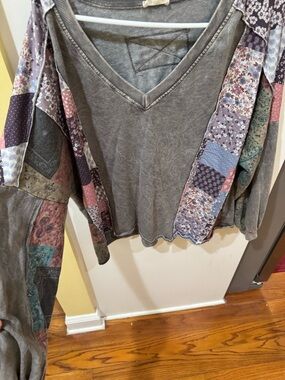 J. her V-Neck Patchwork Sleeve Top in Grey